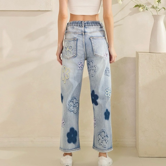 87 💕 Oli & Hali Floral Embroidered Blue Jeans - Picture 6 of 9